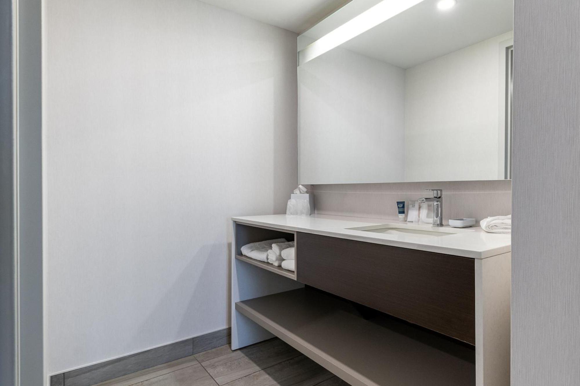 Four Points By Sheraton Levis Convention Centre Екстер'єр фото