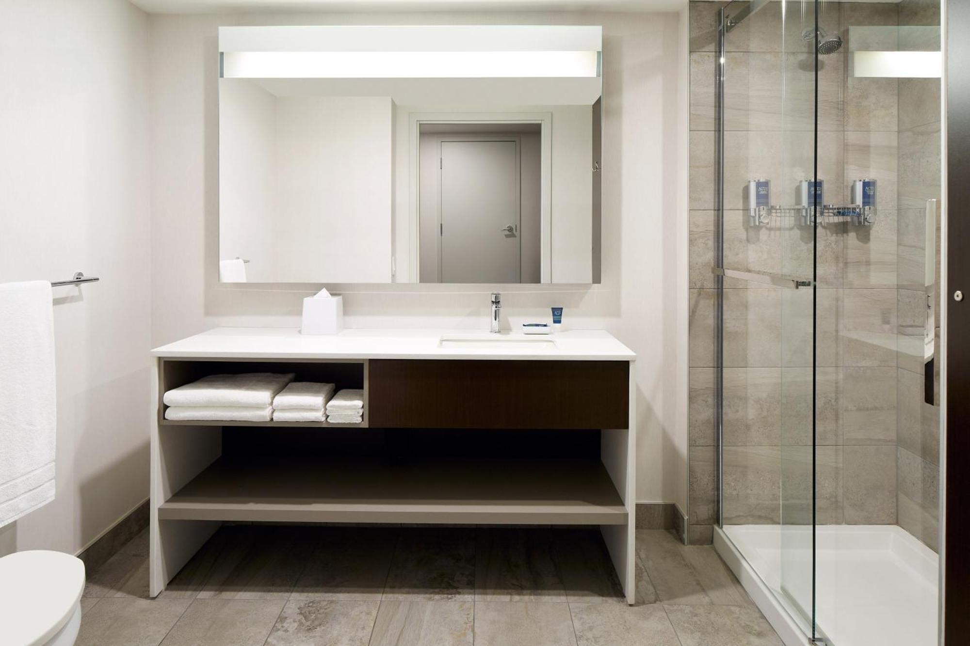 Four Points By Sheraton Levis Convention Centre Екстер'єр фото